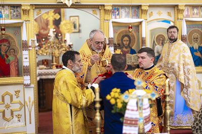 Greeting His Eminence Archbishop Daniel in St. Andrews church LA