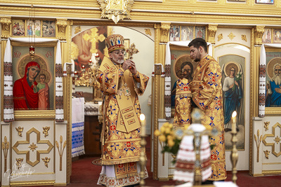 Greeting His Eminence Archbishop Daniel in St. Andrews church LA