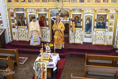 Greeting His Eminence Archbishop Daniel in St. Andrews church LA