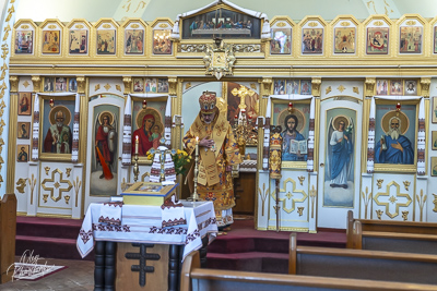 Greeting His Eminence Archbishop Daniel in St. Andrews church LA