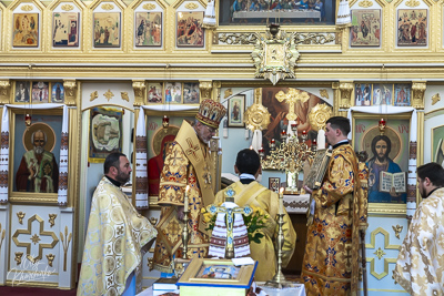 Greeting His Eminence Archbishop Daniel in St. Andrews church LA