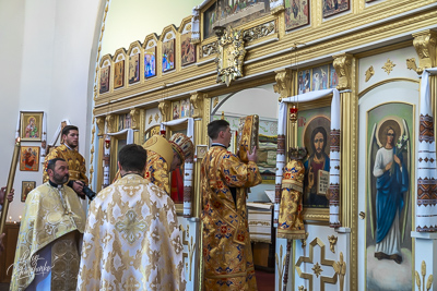 Greeting His Eminence Archbishop Daniel in St. Andrews church LA