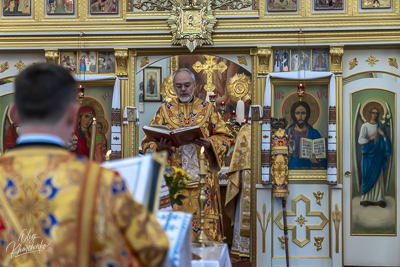 Greeting His Eminence Archbishop Daniel in St. Andrews church LA