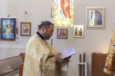 Greeting His Eminence Archbishop Daniel in St. Andrews church LA