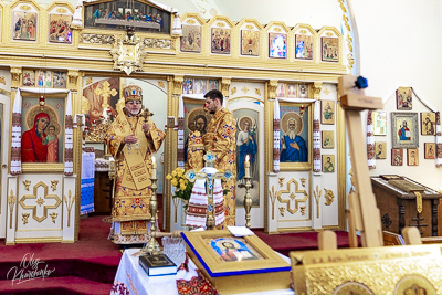 Greeting His Eminence Archbishop Daniel in St. Andrews church LA