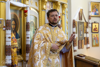 Greeting His Eminence Archbishop Daniel in St. Andrews church LA