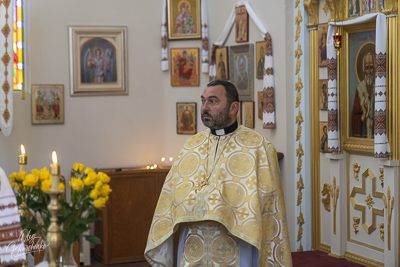 Greeting His Eminence Archbishop Daniel in St. Andrews church LA