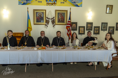 Greeting His Eminence Archbishop Daniel in St. Andrews church LA